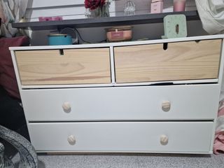 Cajonera blanca y madera