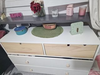 Cajonera blanca y madera