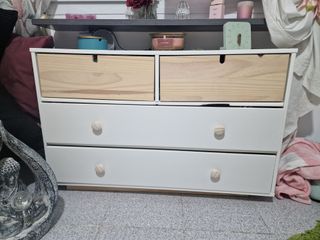 Cajonera blanca y madera