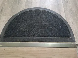 Cajonera/Mesita de madera y regalo Felpudo