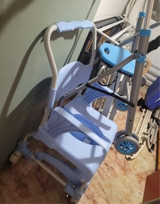 Silla de paseo azul y blanca