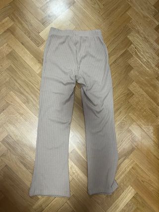 Pantalones finos ajustados beige