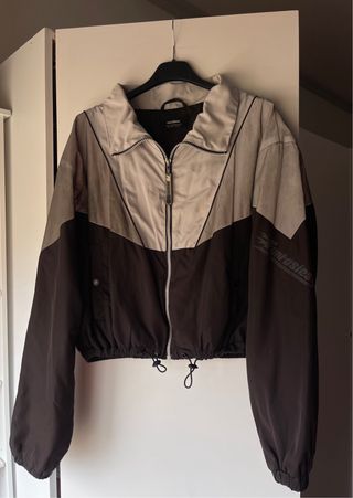 Pull&Bear Chaquetilla Corta negra y Gris