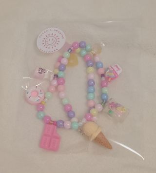 Collar de cuentas con dijes de dulces