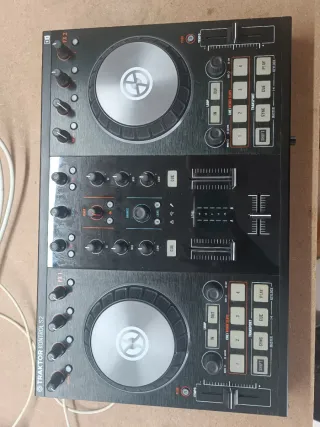 Controlador DJ Traktor Kontrol S2 MK2