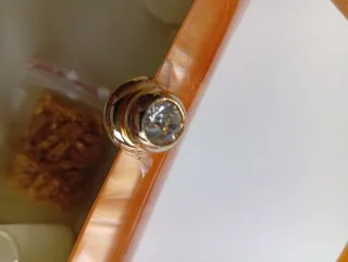 Bolso fiesta imitando nácar. Cierre roto