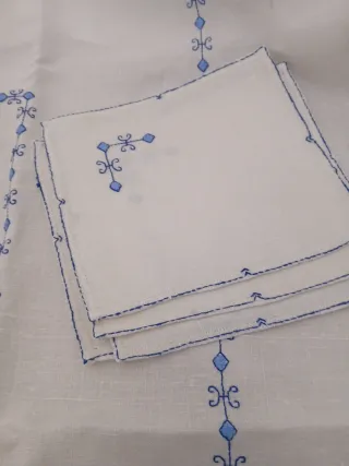 Mantel hilo bordado Lagartera azul y blanco