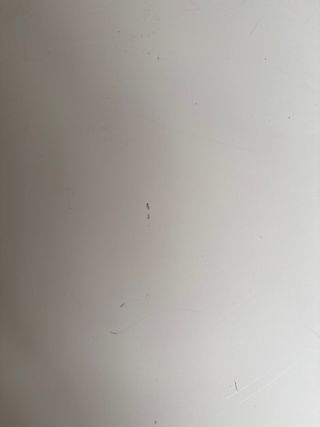 Mesa escritorio con cajones blanca y madera