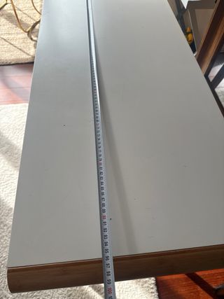 Mesa escritorio con cajones blanca y madera