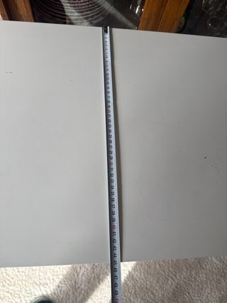 Mesa escritorio con cajones blanca y madera