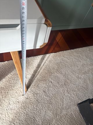 Mesa escritorio con cajones blanca y madera