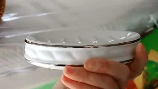 Portasapone vintage ceramica bianco oro