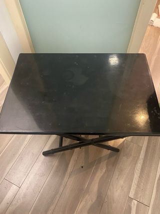 Mesa auxiliar bambú y cristal negro