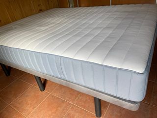 Base tapizada y colchón IKEA