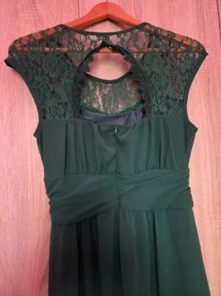 Vestido de fiesta verde con encaje