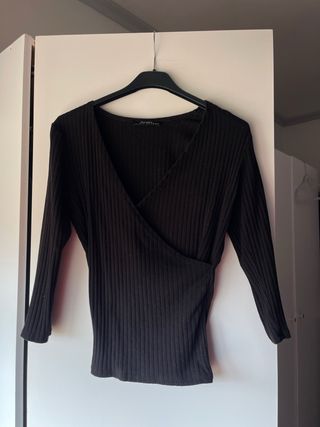 Top Bershka escotado manga larga M