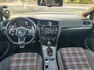 Volkswagen Golf GTI Performance DSG