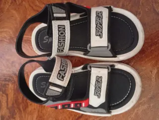 Sandalias deportivas para niño. Numero 33