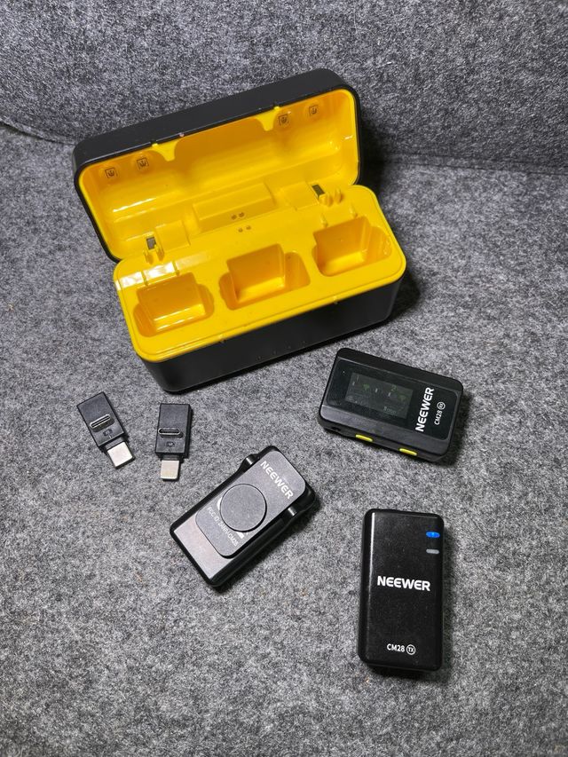 Micrófonos Neewer con Estuche de Carga