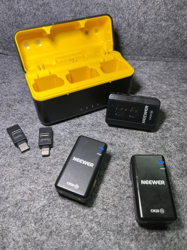 Micrófonos Neewer con Estuche de Carga