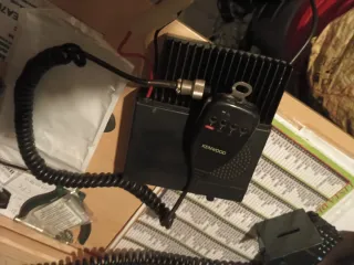 Emisora Kenwood TM-241E