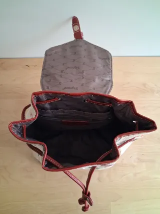 Bolso de tela con estampado de gatos.