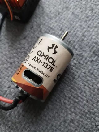 Motor y variador Spektrum Axial SCX10