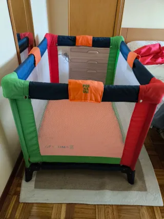 Parque cuna de viaje con ruedas