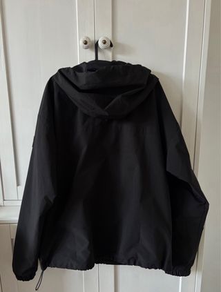 Chaqueta impermeable Pull&Bear negra