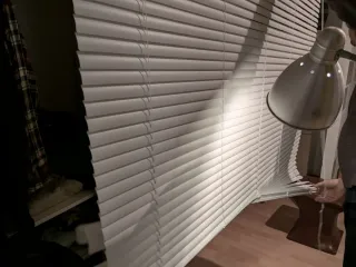 Persiana de madera blanca