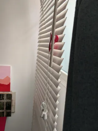 Persiana de madera blanca