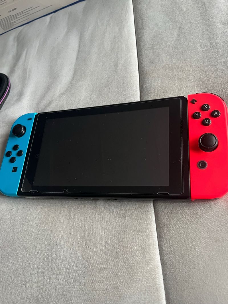 Nintendo Switch + Mando Extra