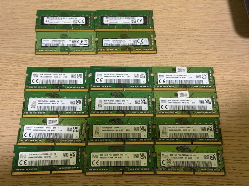 16 x 8GB DDR4 3200 y 2400