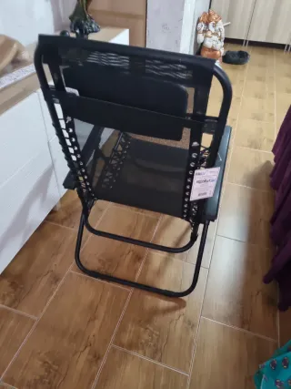 Silla reclinable negra para jardín