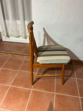 4 Sillas de Madera con Cojín Rayas
