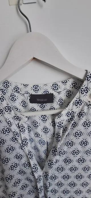 Blusa estampada con encaje