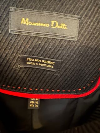 Cazadora Massimo Dutti Negra con Capucha
