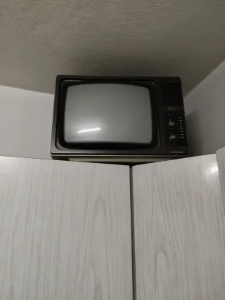 Televisor antiguo EUROPHON negro