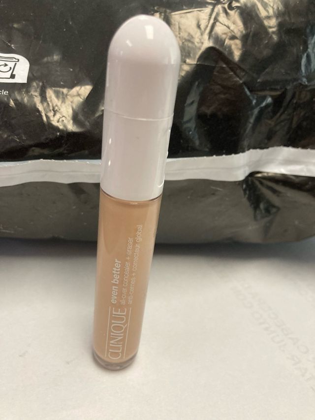 Clinique corrector cn10. No negociable