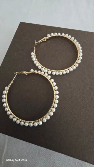 Orecchini cerchio oro perle