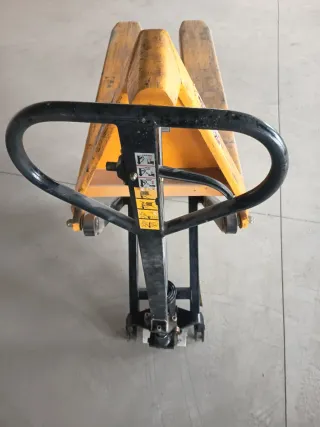 Transpaleta elevadora manual