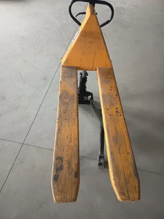 Transpaleta elevadora manual