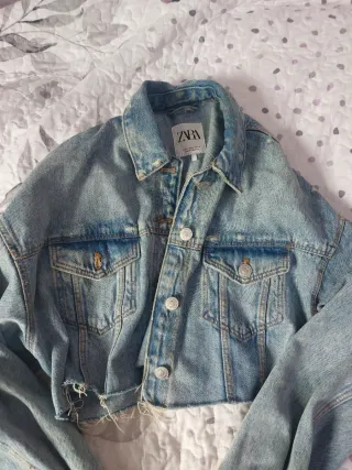 Chaqueta vaquera Zara cropped desgastada