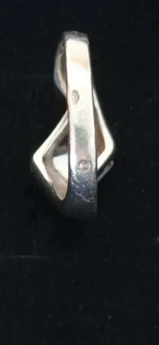 Solitario con circonita cúbica.