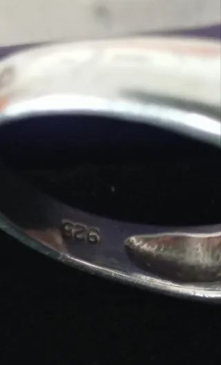 Solitario con circonita cúbica.