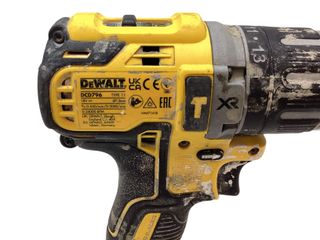 taladro a bateria dewalt dcd796