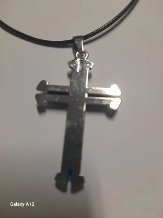 Collana con ciondolo a croce