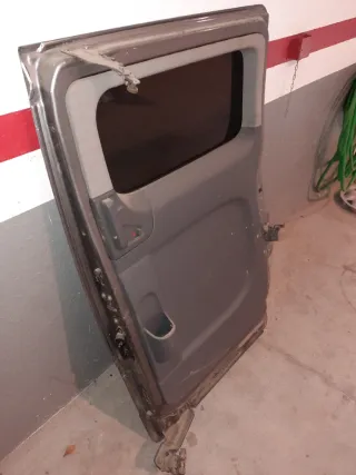 Puerta Lateral Derecha Nissan NV200
