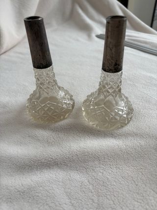 Coppia di vasi/portaprofumi in argento e vetro