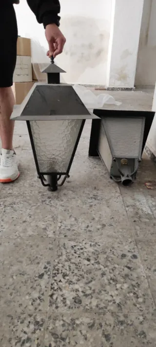 Farol exterior gris metálico